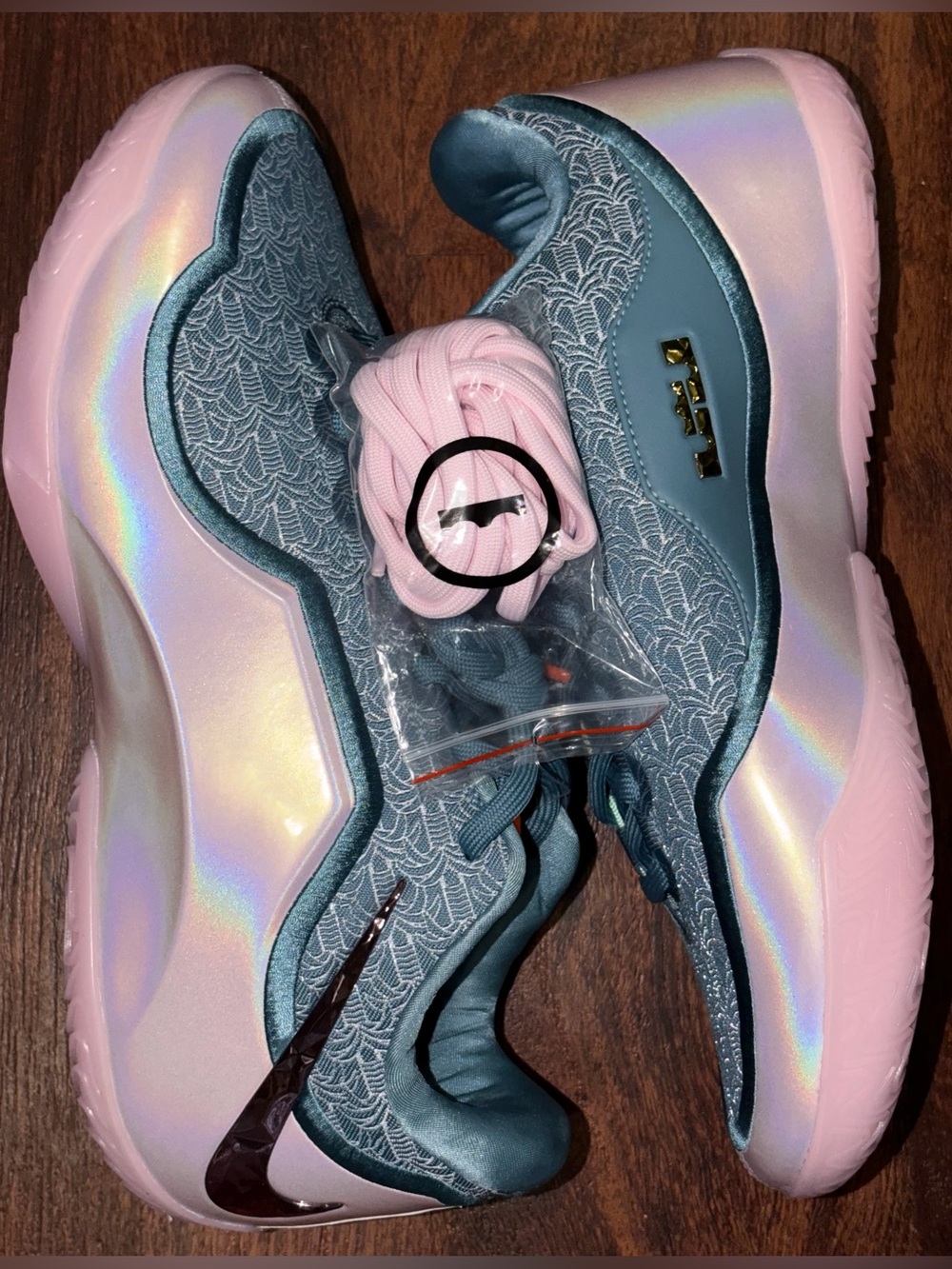 Nike mens LeBron size 13